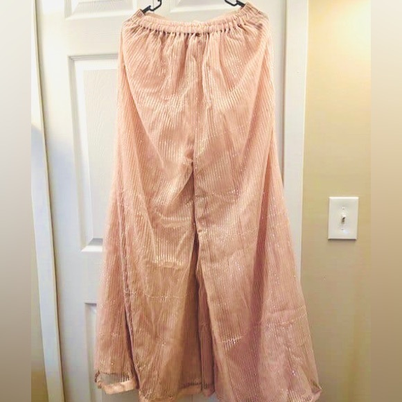 Threads and Motif Maxi dress - Picture 4 of 5